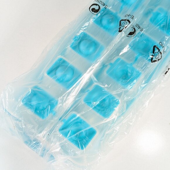 NEW 2 x Tupperware Ice Cube Tray Tropical Blue Silicone Bottom Pop Out Cubes - Picture 6 of 8